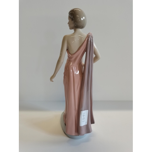 122 - Nao figure - 'Lady in pink' good condition