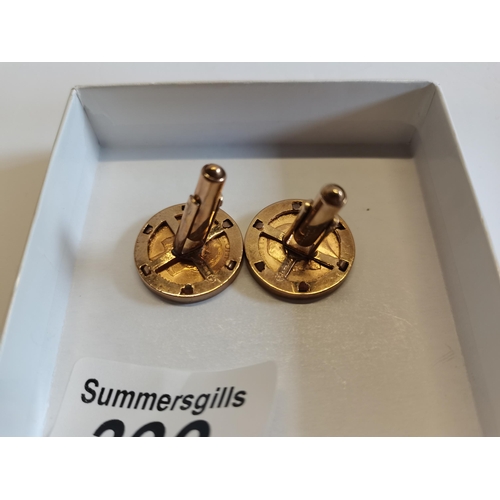 390 - 1/2 gold sovereign cuff links in 9ct gold mount 1914 - 18grams