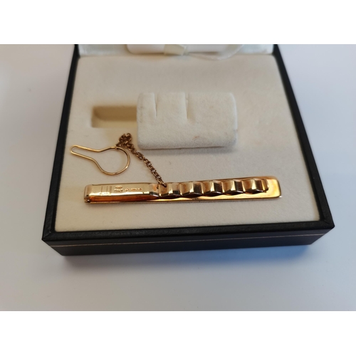 446 - 18ct Gold Dunhill Tie Slide - Tie shaped 56mm long Diamond cut finish in white and yellow 6.1 grams.