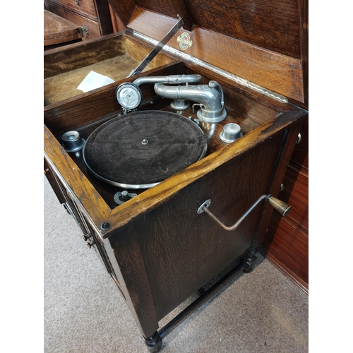 695 - Gilbert gramophone in oak barley twist case ( working condition )