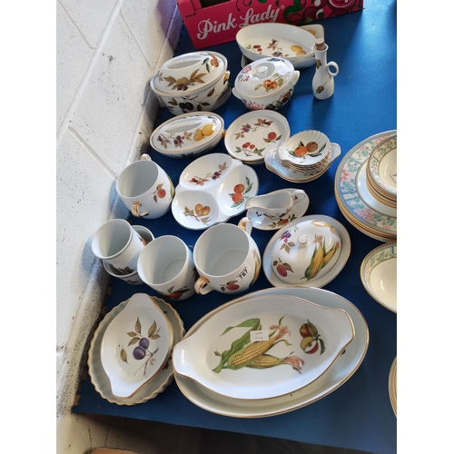 787 - Royal Worcester Evesham Dinnerware