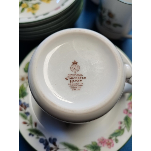 793 - Royal Worcester dinnerware 