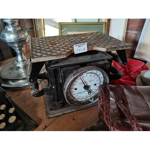 772b - Vintage luggage weighing scale