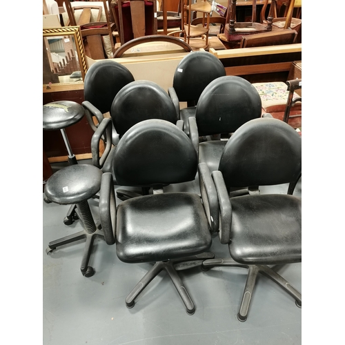 1079 - x6 Dennis Williams Hairdressing chairs plus x2 stools (DW)