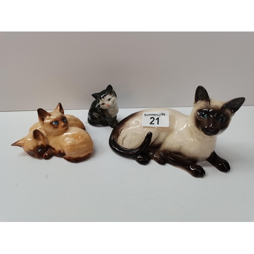 21 - Royal Doulton Large Siamese cat sitting 1559 plus Beswick two Siamese cats sitting together 1296, gr... 