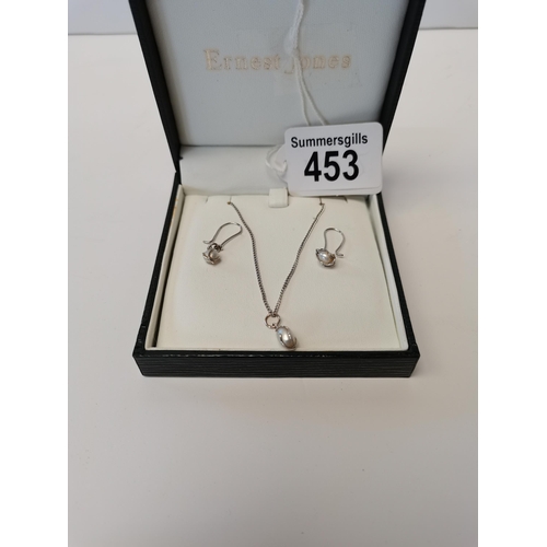 453 - 18ct White gold cultured freshwater pearl in cage earrings 1.5grams and 18ct white gold pendant and ... 