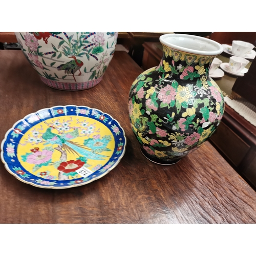 674 - Chinese vase and a Japanese plate - good condition