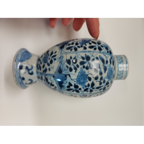 476 - A blue and white jarlet Kangxi  d/d plus 5 x other early Chinese blue and white items with character... 