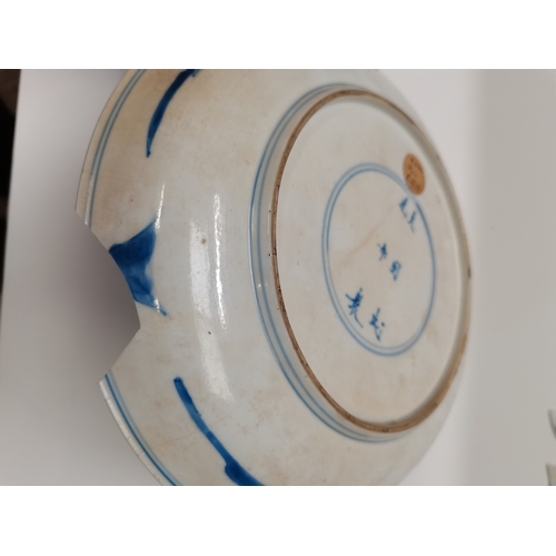 476 - A blue and white jarlet Kangxi  d/d plus 5 x other early Chinese blue and white items with character... 