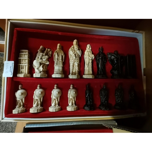 106b - Studio Anne Carlton Chess set - Battle of Hastings