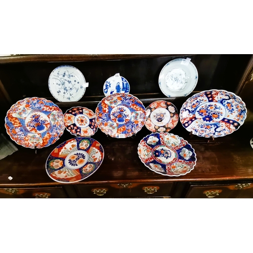 111 - x5 Imari charges and x2 Imari plates