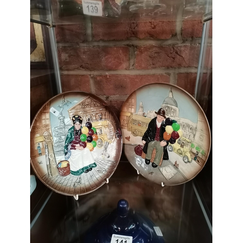 141 - X2 Royal Doulton Toby Jugs plus x2 Royal Doulton plates Balloon Man and women - good condition