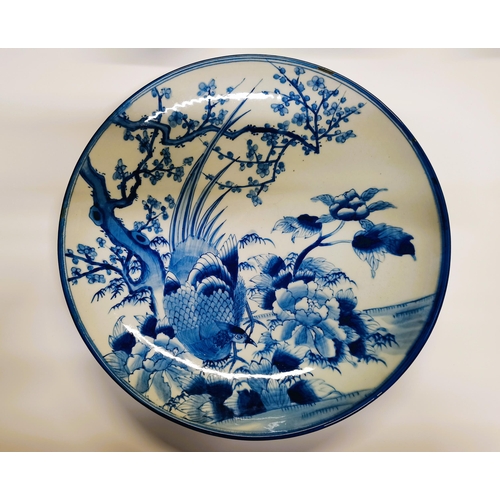 152 - Large oriental blue and white dish - D46.5cm - good condition