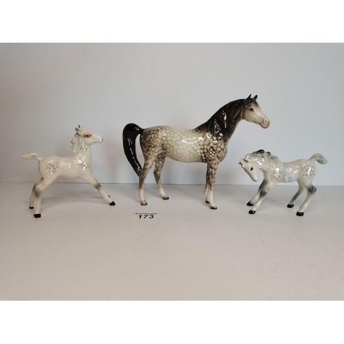 173 - Rocking horse Grey Beswick horse and x2 foals -  ( horse has 1 damaged repaired leg as in photos ) o... 