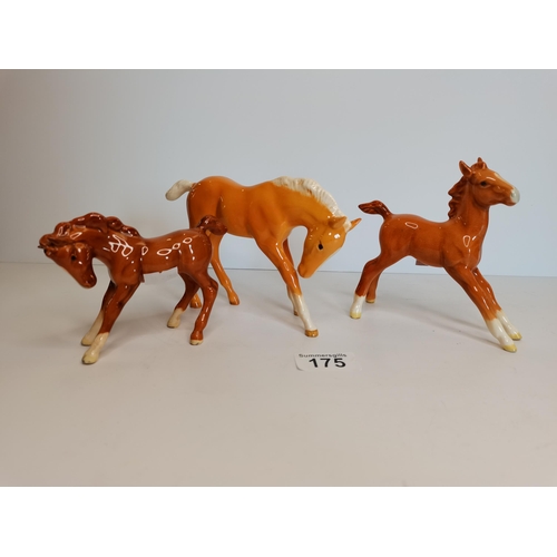 175 - x1 Beswick Palomino Foal plus x2 Beswick Chestnut Foals -  ( 2 horses have broken repaired legs )