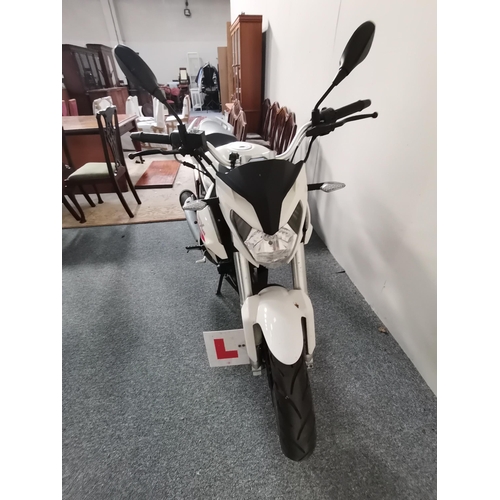 1c - Sinnis RSX125 Motorbike 2k miles 21 plate ex condition hardly used.