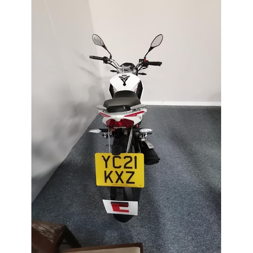 1c - Sinnis RSX125 Motorbike 2k miles 21 plate ex condition hardly used.