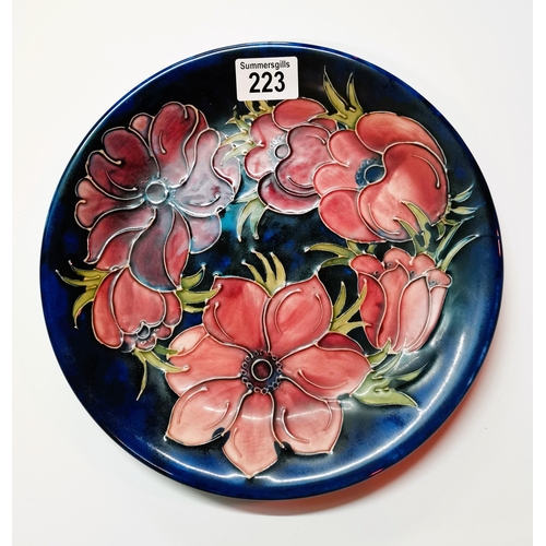 223 - Moorcroft Anemone plate - D26cm good condition