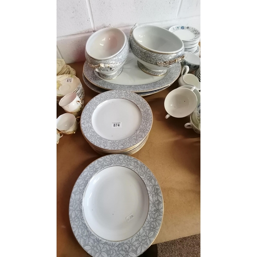 874 - Royal China Works Worcester No3102 2 Very Large Platters 2 Turines and Plates and Bowls