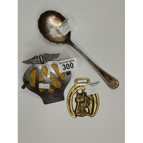 300 - Vintage AA car badge plus spooon and horse brass