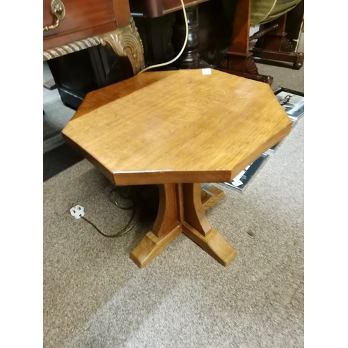 549 - Mouseman octagonal table D50cm x H47.5cm
