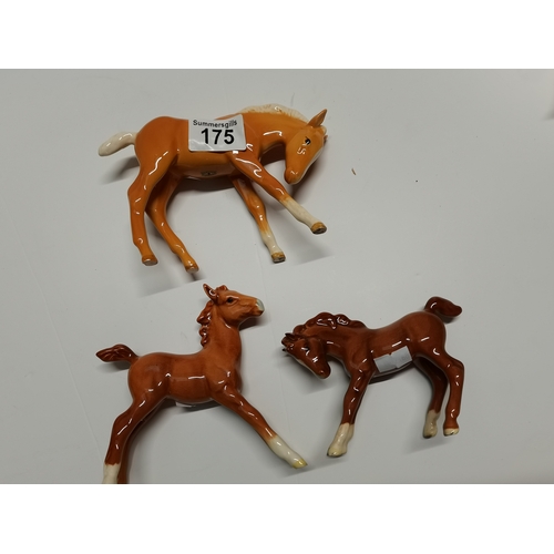 175 - x1 Beswick Palomino Foal plus x2 Beswick Chestnut Foals -  ( 2 horses have broken repaired legs )