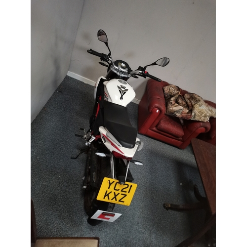 1c - Sinnis RSX125 Motorbike 2k miles 21 plate ex condition hardly used.