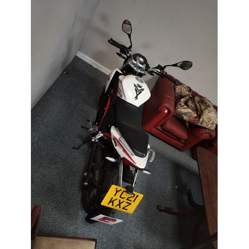 1c - Sinnis RSX125 Motorbike 2k miles 21 plate ex condition hardly used.