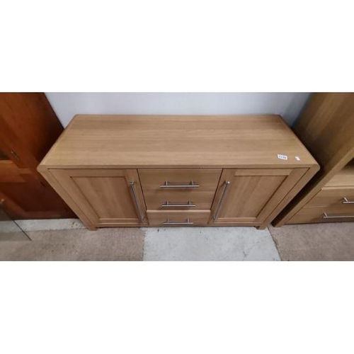 1104 - Modern veneered sideboard L127cm x D41cm x H72cm