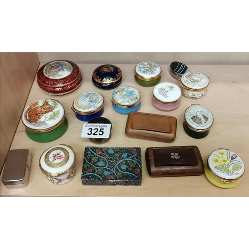 325 - A collection of pill boxes