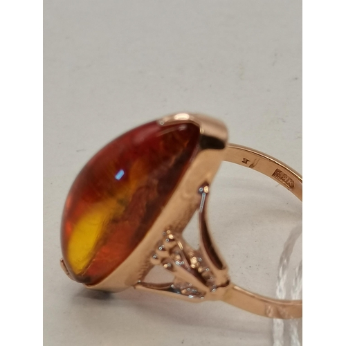 493 - A gold with amber ring size P