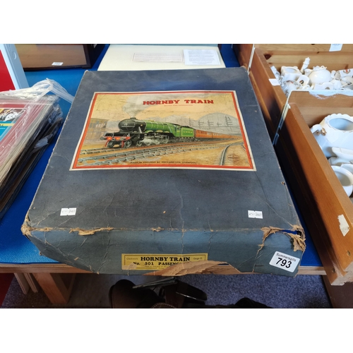 793 - Clockwork Hornby train and Gauge O No 501 in original box