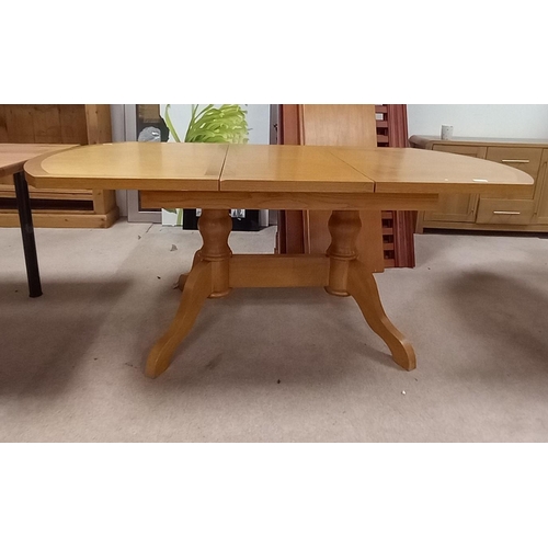 1117 - Oak extendable dining table with one leaf - W92cm x L152cm (198cm extended)