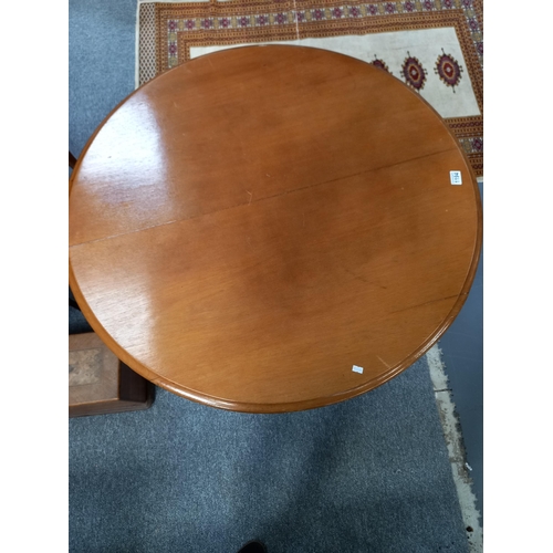 1194 - Victorian mahogany centre table  105cm Diameter