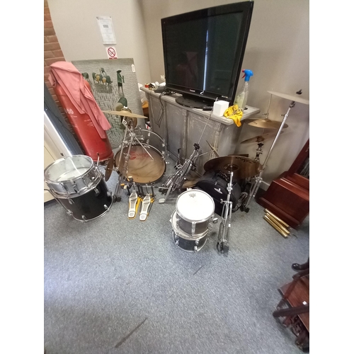 1217 - Zildjian Symbols Percussion plus drum kit