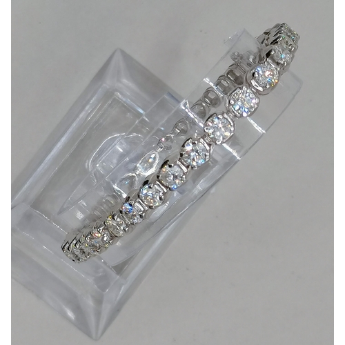 475 - 18k White Gold Tennis Bracelet with 10ct of Diamonds. Average colour I/J, clarity SI2 size 4.35mm. 1... 