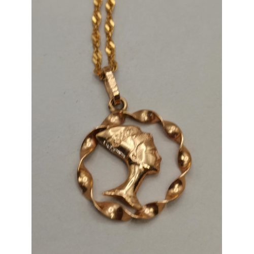 537p - A 14k gold necklace with Neffetiti decoration 3g