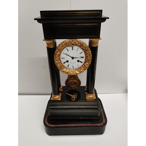 627 - Beautiful Pillared Clock with glass Dome and complete with key - Name of face Grindraws A. Elbeue - ... 