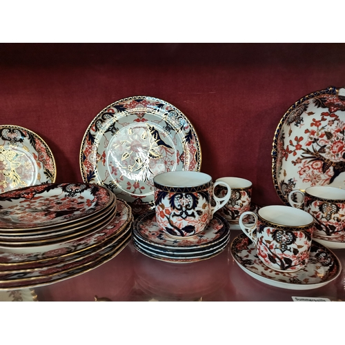 662 - A selection of Crown Derby Plates, Cups, Saucers and serving bowls including x6 cups and matching sa... 