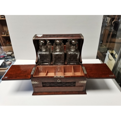 624 - Antique oak tantalus (2 x  bottles chipped )