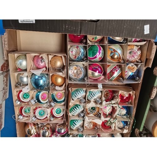 801a - Collection of Vintage Christmas tree baubles / decorations mostly 1950s, some in original boxes