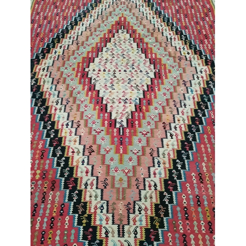 916 - A multicoloured rug 2m x 2m