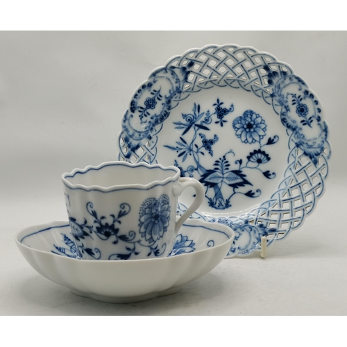 171 - Meissen Blue Onion Coffee Cup 3037 & Saucer 3002 plus Meissen Onion pattern plate with as pierced ri... 