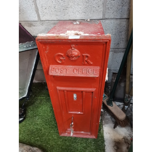 977a - Cast Iron King George Post box