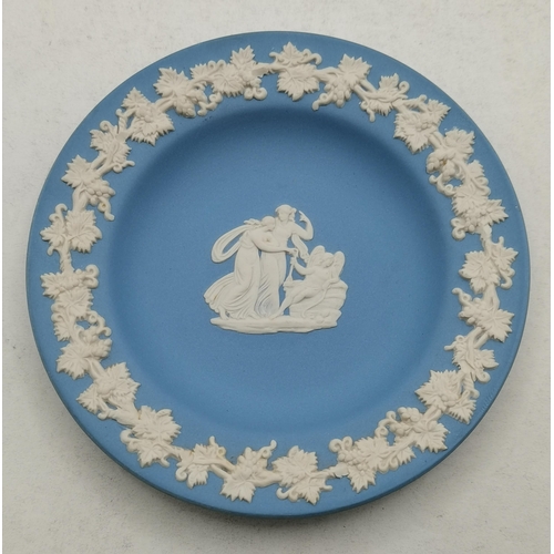 291 - A group of Wedgwood blue jasperware, including commemorative plates, trinket dishes, covered boxes, ... 