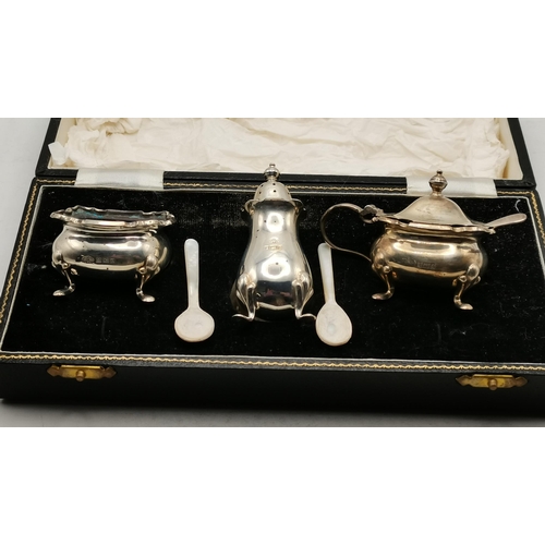 383 - A small group of mixed silver including a George III sauce ladle by William Eley I & William Fearn, ... 