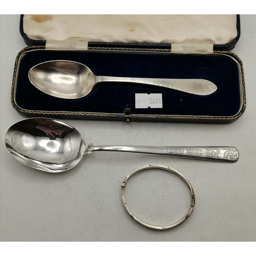 383 - A small group of mixed silver including a George III sauce ladle by William Eley I & William Fearn, ... 