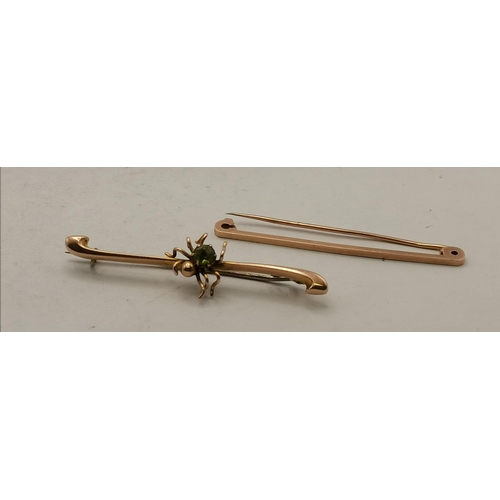 449 - A group of gold jewellery comprising a 9 carat plain bar brooch/tie pin, hallmarked, 510mm wide, 1.7... 