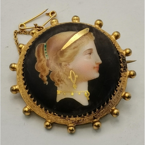 450 - A group of three brooches, comprising an oval cameo brooch in a yellow metal setting, marked but ill... 