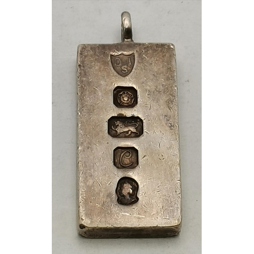 451 - An Elizabeth II silver ingot pendant, maker D I S, Sheffield 1977, with Jubilee mark, rectangular, w... 